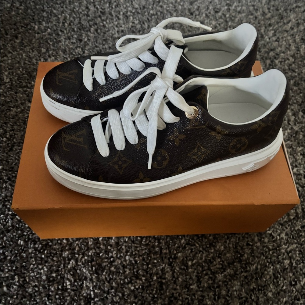 Louis Vuitton Brown and White Monogram Sneakers Release date 2023-09-24